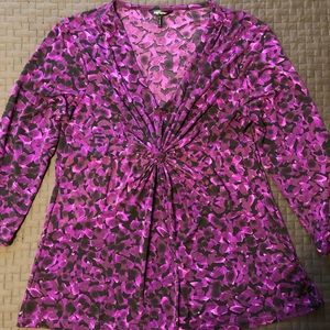 Beautiful Daisy Fuentes top with knot detail on front.